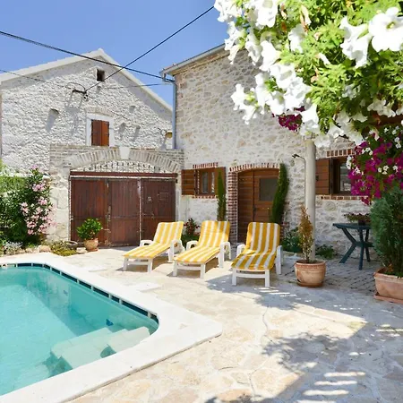 Villa Romantica Avec Piscine, 5 Studio Appartements, 5 Salles De Bains, 5 Cuisines, 12 Personnes Prázdninový dům *
