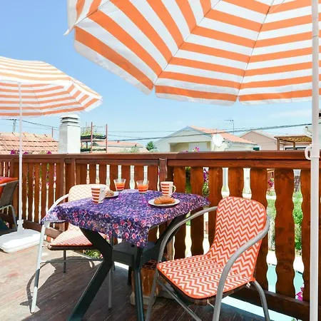 Villa Romantica Avec Piscine, 5 Studio Appartements, 5 Salles De Bains, 5 Cuisines, 12 Personnes