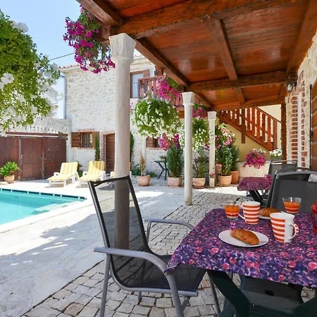 Villa Romantica Avec Piscine, 5 Studio Appartements, 5 Salles De Bains, 5 Cuisines, 12 Personnes * Zadar