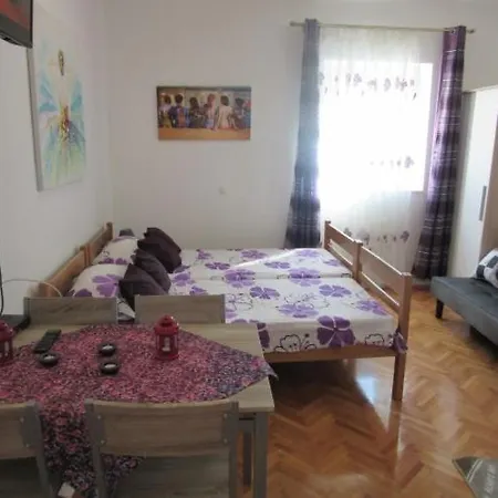 Villa Romantica Avec Piscine, 5 Studio Appartements, 5 Salles De Bains, 5 Cuisines, 12 Personnes Prázdninový dům