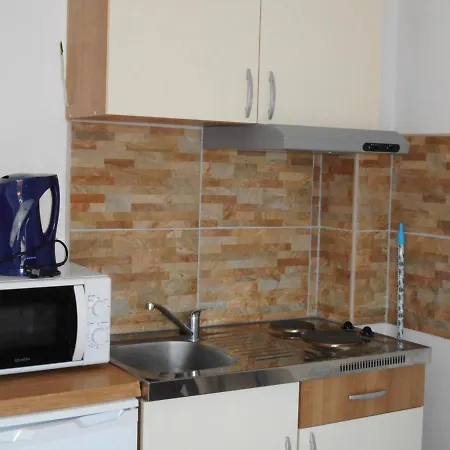 Prázdninový dům Villa Romantica Avec Piscine, 5 Studio Appartements, 5 Salles De Bains, 5 Cuisines, 12 Personnes *