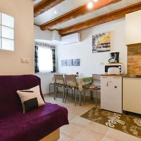 Villa Romantica Avec Piscine, 5 Studio Appartements, 5 Salles De Bains, 5 Cuisines, 12 Personnes