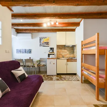 Villa Romantica Avec Piscine, 5 Studio Appartements, 5 Salles De Bains, 5 Cuisines, 12 Personnes
