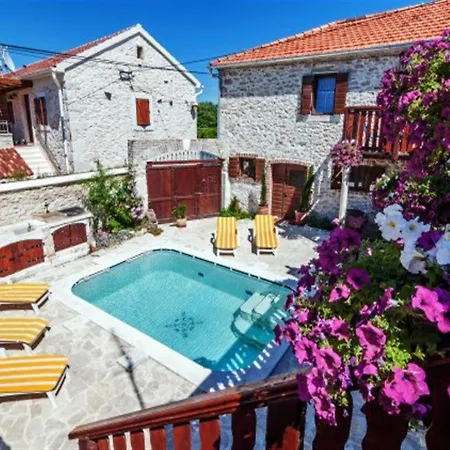 Prázdninový dům Villa Romantica Avec Piscine, 5 Studio Appartements, 5 Salles De Bains, 5 Cuisines, 12 Personnes Zadar