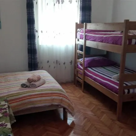 Villa Romantica Avec Piscine, 5 Studio Appartements, 5 Salles De Bains, 5 Cuisines, 12 Personnes Prázdninový dům Zadar