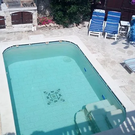 Prázdninový dům Villa Romantica Avec Piscine, 5 Studio Appartements, 5 Salles De Bains, 5 Cuisines, 12 Personnes