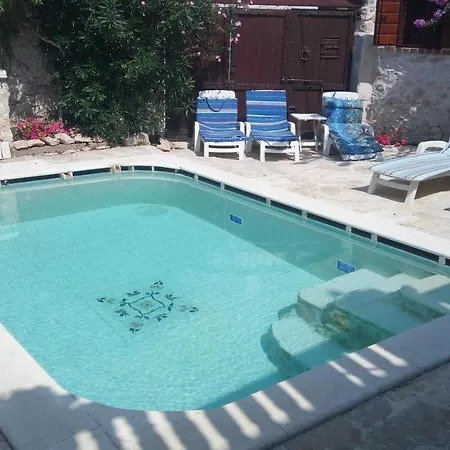 Prázdninový dům Villa Romantica Avec Piscine, 5 Studio Appartements, 5 Salles De Bains, 5 Cuisines, 12 Personnes *